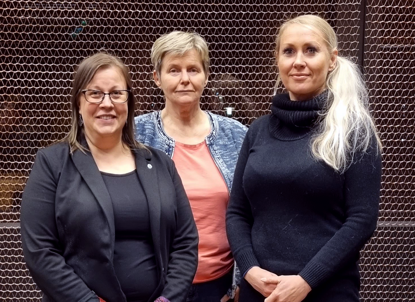 Piia Aallonharja, Anneli Granström ja Johanna Järvinen talousarvioneuvotteluissa 22.11.2021